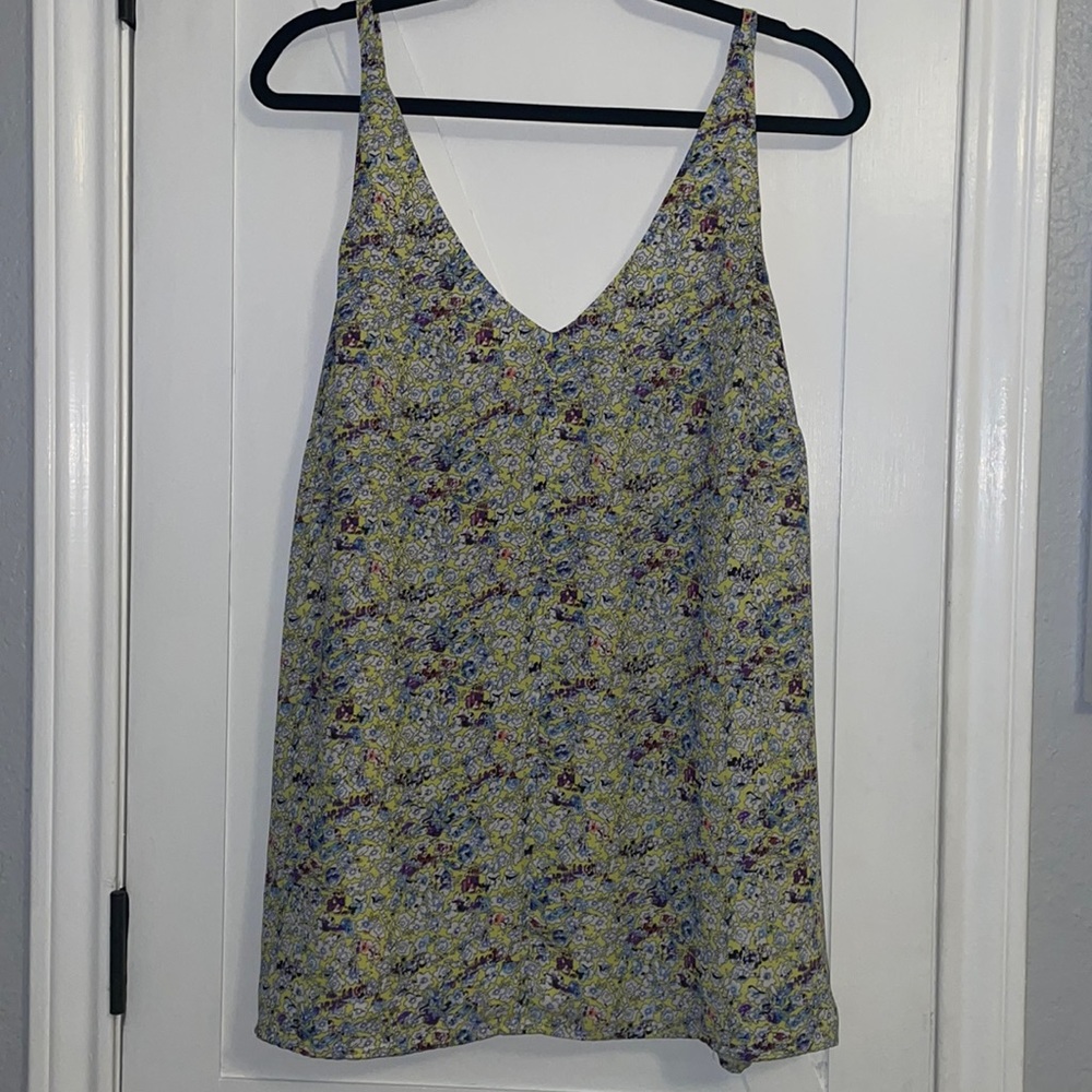 CAbi v-neck floral tank size large